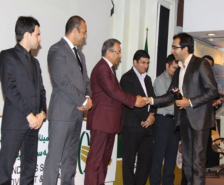 تقدیر از علی قائم منتظری در همایش ملی استانداردهای آموزش